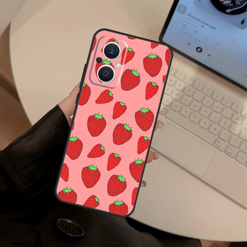 Custodia rossa a tema fragola  - Oppo Find X8 recensione e prezzo